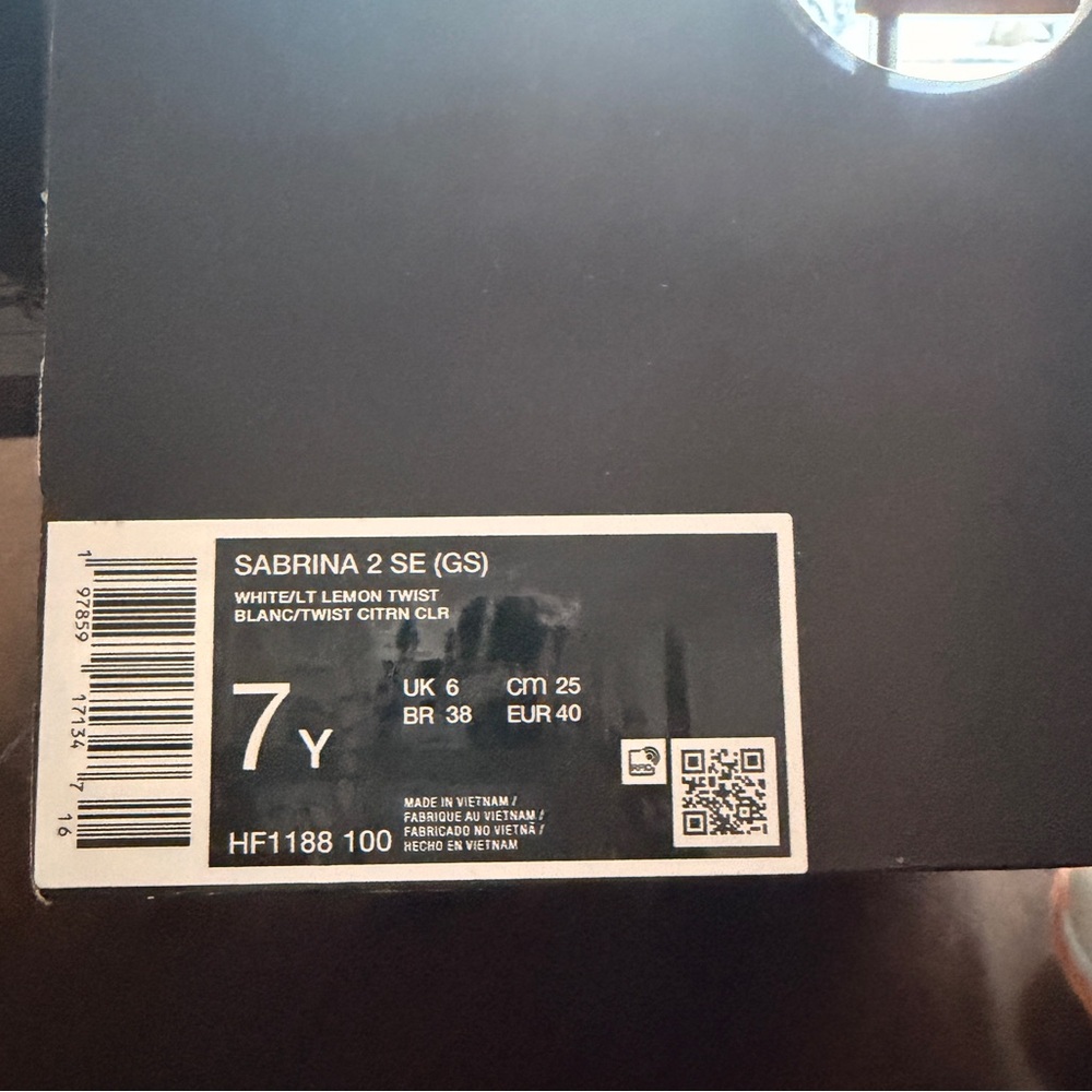 Nike Sabrina 2 SE Youth Basketball Shoes - Picture 4 of 4